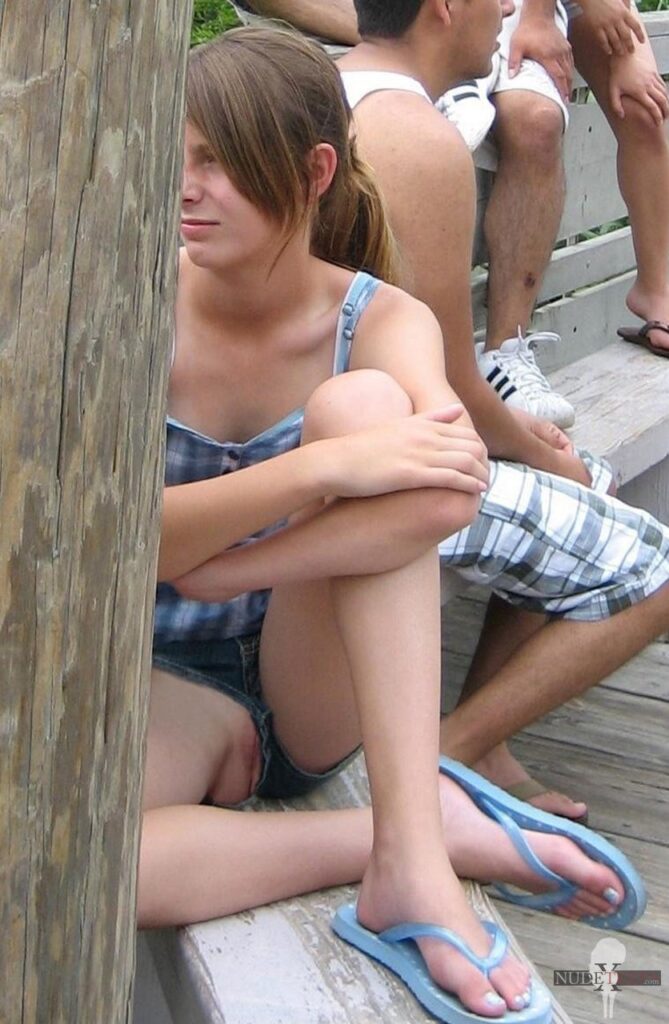 young teen pussy slips in public on bench